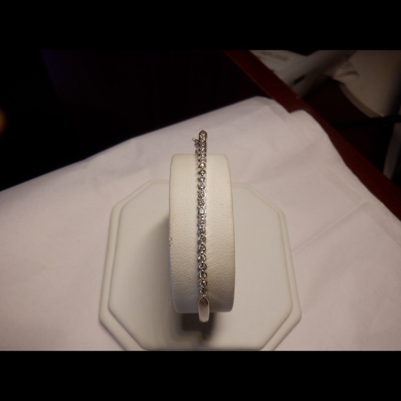 14k white gold diamond bangle bracelet - Picture 2 of 6